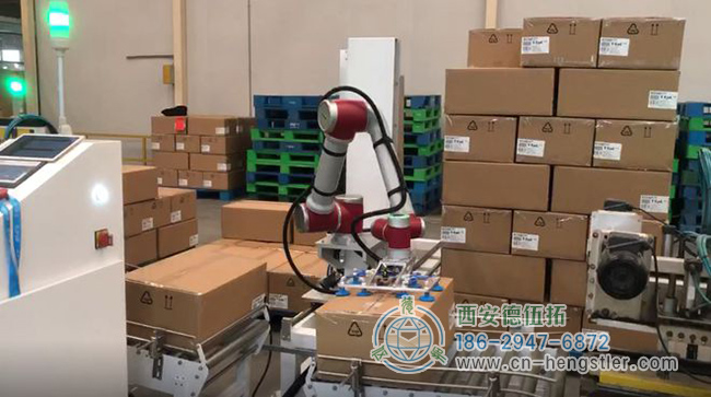 图为协作机器人在编码器的控制下进行码垛工作 图为协作机器人在编码器的控制下进行码垛工作