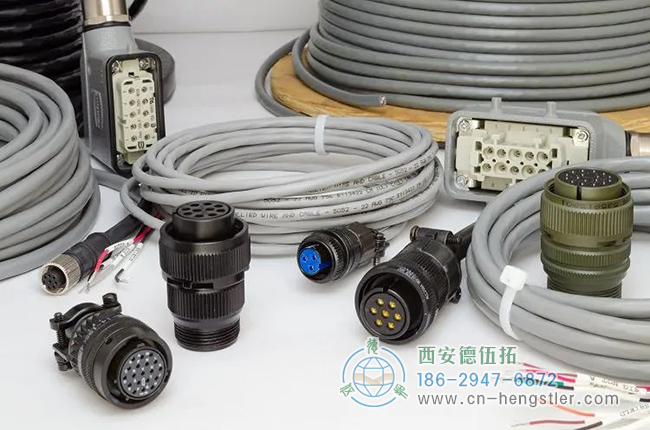 图为用于在编码器设备之间传输信号的电缆和连接器的变化形式 图为用于在编码器设备之间传输信号的电缆和连接器的变化形式
