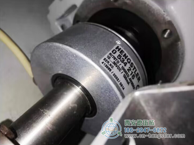 图为亨士乐RI76系列空心轴增量编码器实际应用照片