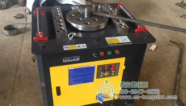 图为数控钢筋弯箍机在编码器反馈下的工作场景 图为数控钢筋弯箍机在编码器反馈下的工作场景