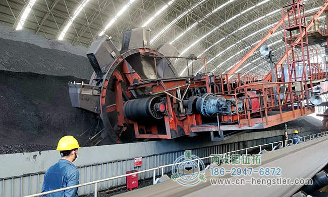 图为大型斗轮机在亨士乐编码器的反馈下作业照片 图为大型斗轮机在亨士乐编码器的反馈下作业照片