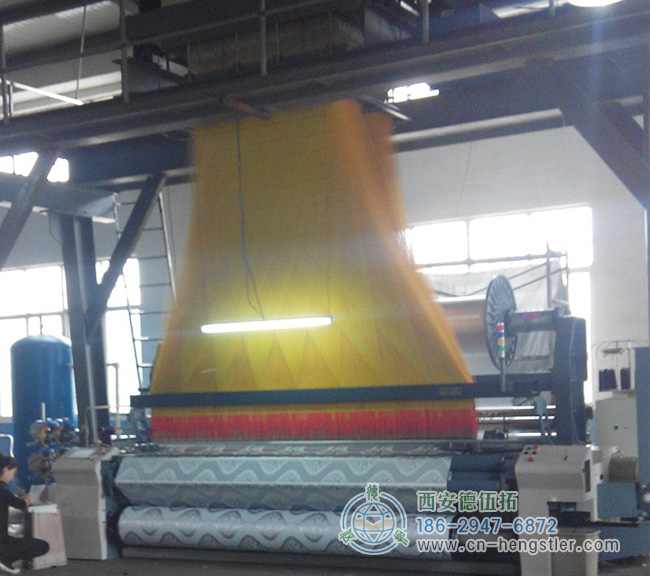 图为毛巾厂提花机工作照片