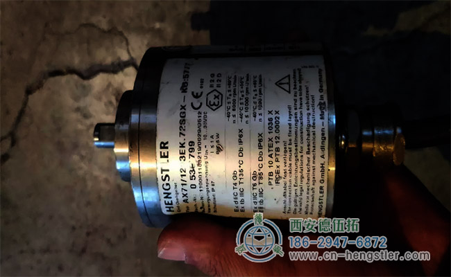 图为HENGSTLER AX71多圈绝对式防爆编码器照片
