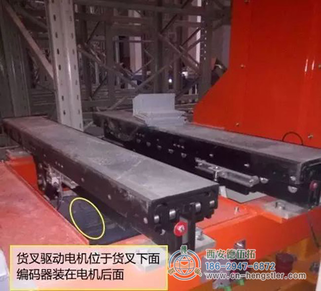 图为货叉定位编码器的安装位置图 图为货叉定位编码器的安装位置图