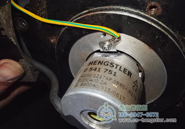 图为HENGSTLER亨士乐AD36/1217AF.0RBIX:6278绝对式编码器照片